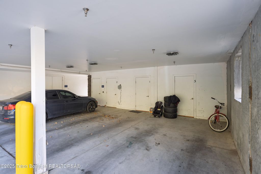 855 W BROADWAY Avenue, Jackson, WY 83001 photo 22