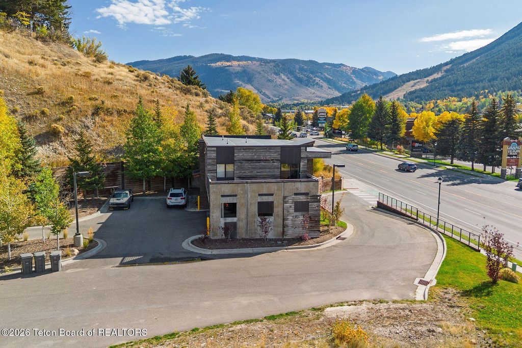 855 W BROADWAY Avenue, Jackson, WY 83001 photo 5