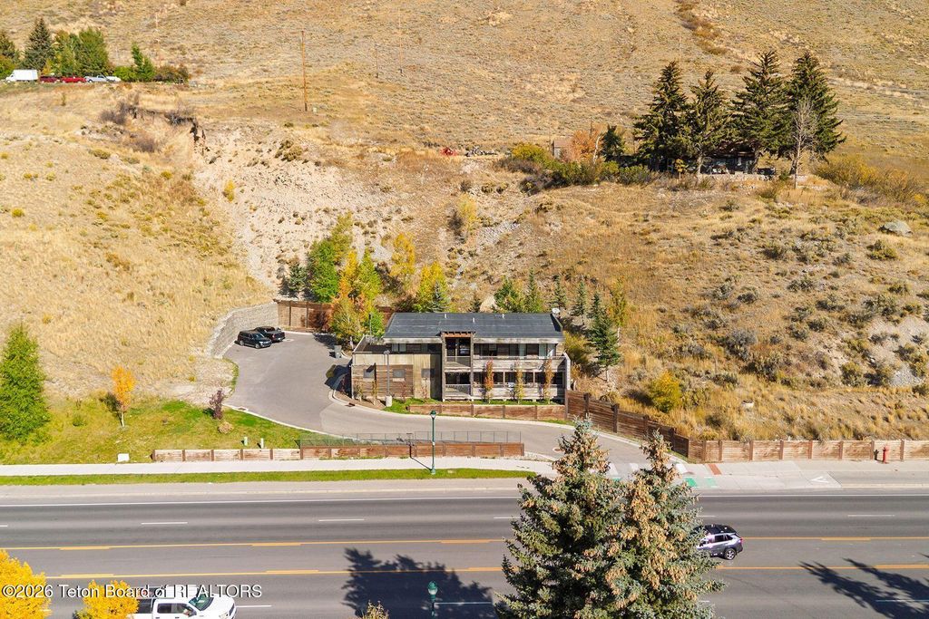 855 W BROADWAY Avenue, Jackson, WY 83001 photo 9