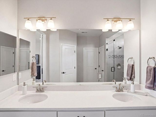 7064 S Vandriver Ct, Aurora, CO 80016