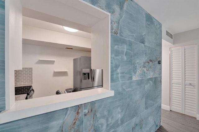 3800 N Hills Dr 412, Hollywood, FL 33021