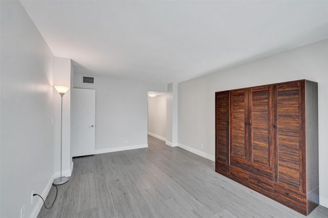 3800 N Hills Dr 412, Hollywood, FL 33021