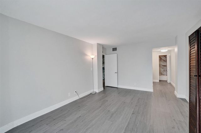 3800 N Hills Dr 412, Hollywood, FL 33021