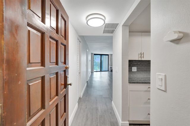 3800 N Hills Dr 412, Hollywood, FL 33021