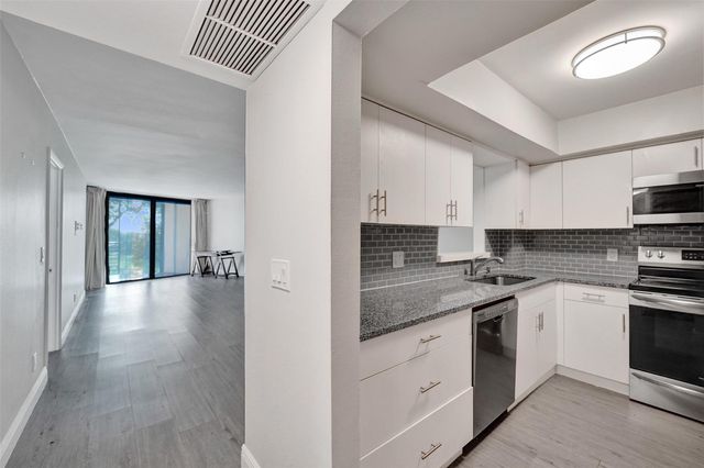 3800 N Hills Dr 412, Hollywood, FL 33021