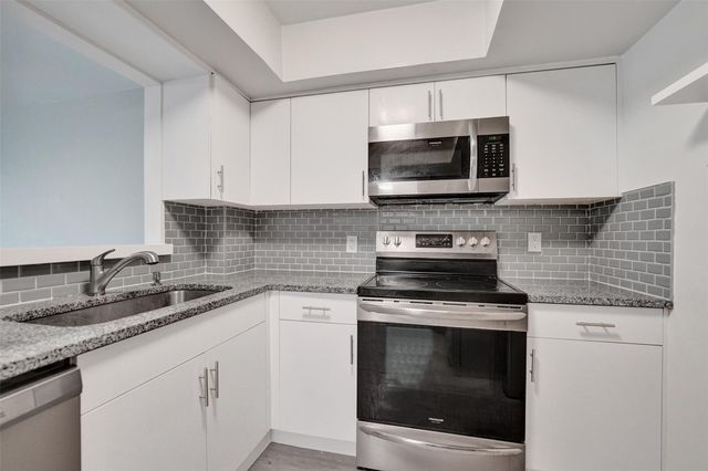 3800 N Hills Dr 412, Hollywood, FL 33021