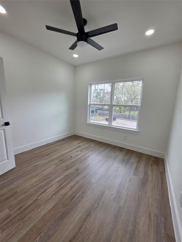 1407 Odd Fellow St A, Conroe, TX 77301