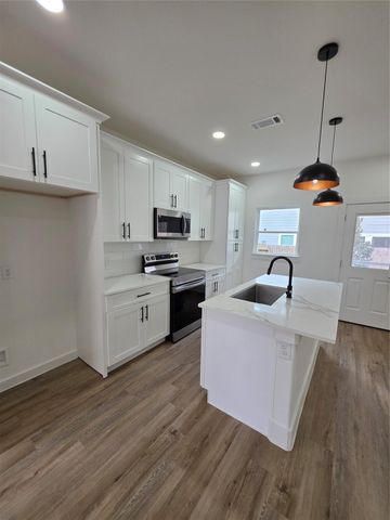 1407 Odd Fellow St A, Conroe, TX 77301