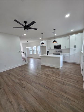 1407 Odd Fellow St A, Conroe, TX 77301