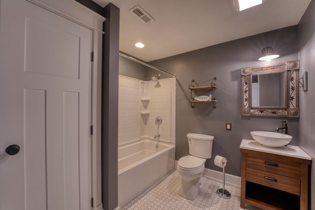 1531 Tarkiln Road SE, Lancaster, OH 43130