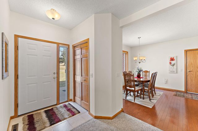 20059 Homestead Court, Lakeville, MN 55044