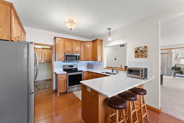 20059 Homestead Court, Lakeville, MN 55044