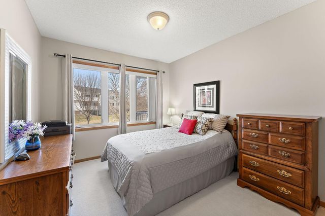 20059 Homestead Court, Lakeville, MN 55044