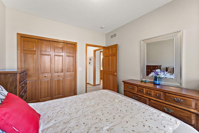 20059 Homestead Court, Lakeville, MN 55044