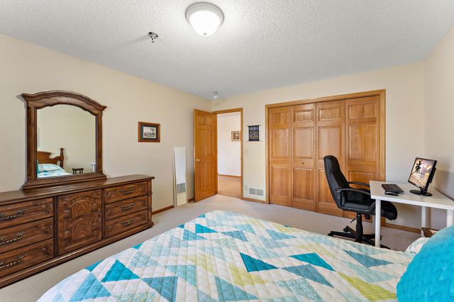 20059 Homestead Court, Lakeville, MN 55044