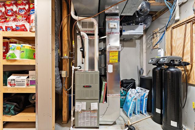 20059 Homestead Court, Lakeville, MN 55044