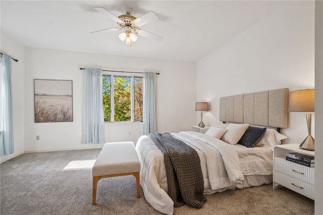 1919 Oak Knolls Court SE, Cedar Rapids, IA 52403