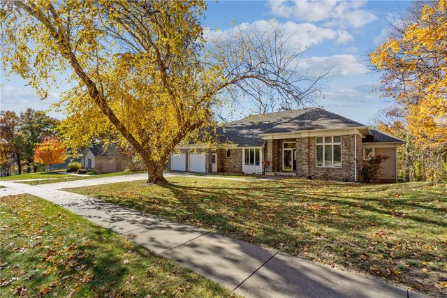 1919 Oak Knolls Court SE, Cedar Rapids, IA 52403