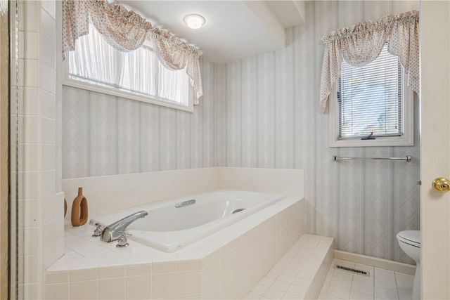 1919 Oak Knolls Court SE, Cedar Rapids, IA 52403