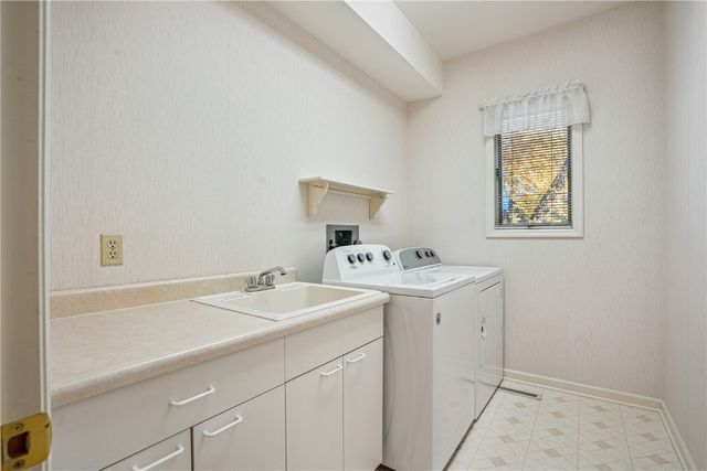 1919 Oak Knolls Court SE, Cedar Rapids, IA 52403