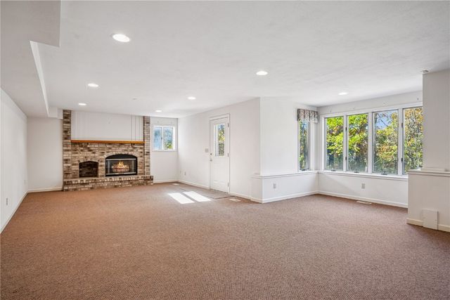 1919 Oak Knolls Court SE, Cedar Rapids, IA 52403