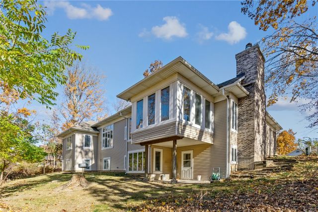 1919 Oak Knolls Court SE, Cedar Rapids, IA 52403