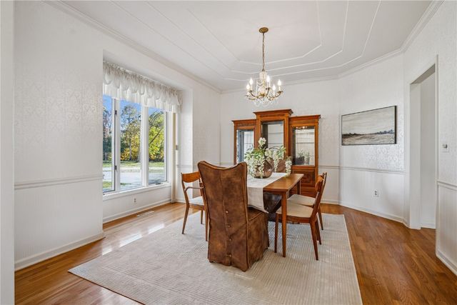 1919 Oak Knolls Court SE, Cedar Rapids, IA 52403