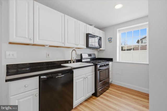 858 S HARRISON ST, Arlington, VA 22204