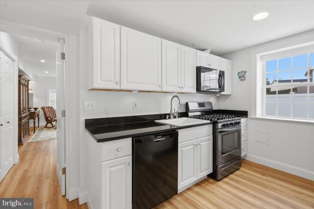 858 S HARRISON ST, Arlington, VA 22204