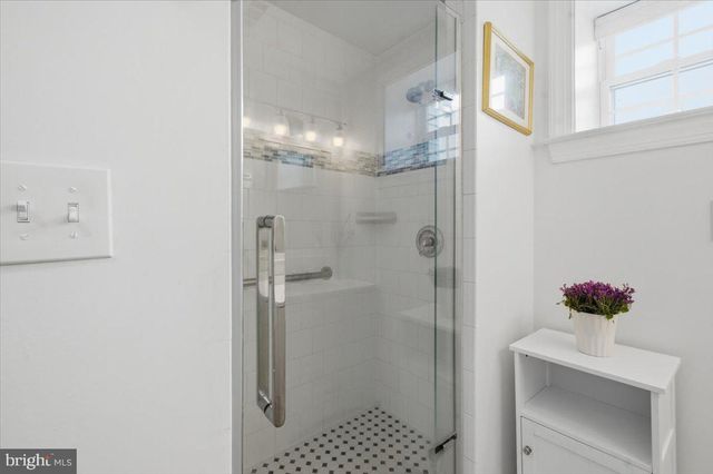 858 S HARRISON ST, Arlington, VA 22204