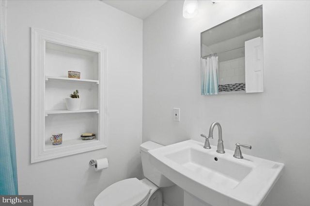 858 S HARRISON ST, Arlington, VA 22204