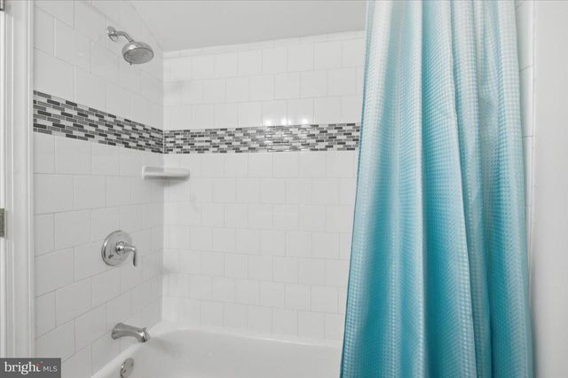 858 S HARRISON ST, Arlington, VA 22204