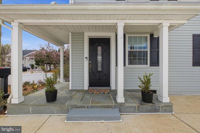 858 S HARRISON ST, Arlington, VA 22204