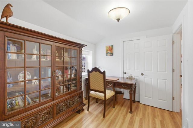 858 S HARRISON ST, Arlington, VA 22204