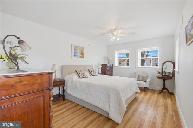 858 S HARRISON ST, Arlington, VA 22204