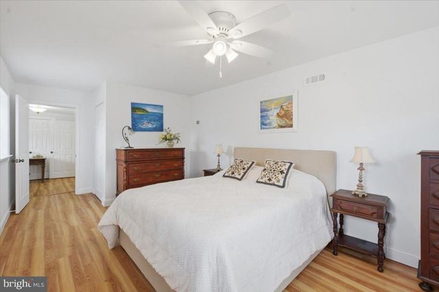 858 S HARRISON ST, Arlington, VA 22204