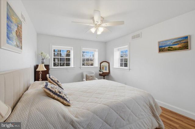 858 S HARRISON ST, Arlington, VA 22204