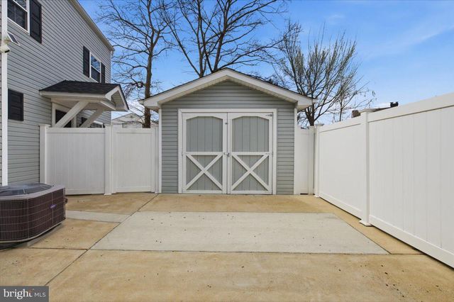 858 S HARRISON ST, Arlington, VA 22204