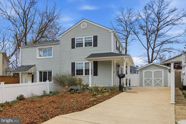 858 S HARRISON ST, Arlington, VA 22204