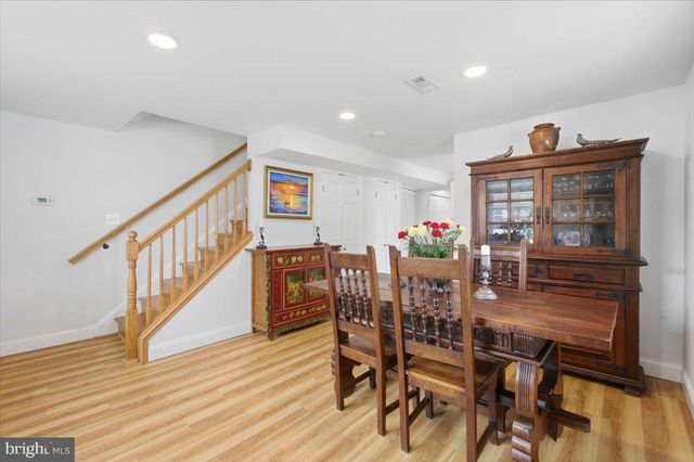 858 S HARRISON ST, Arlington, VA 22204