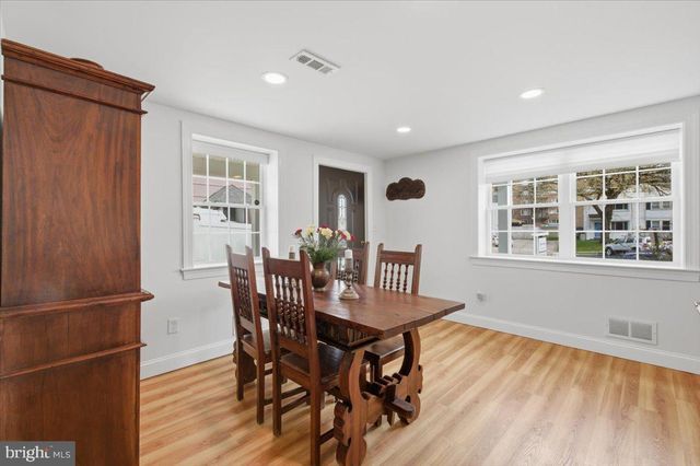 858 S HARRISON ST, Arlington, VA 22204