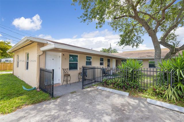 2247 Simms St, Hollywood, FL 33020
