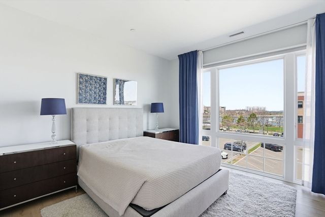 10 Shipyard Dr 303, Hingham, MA 02043