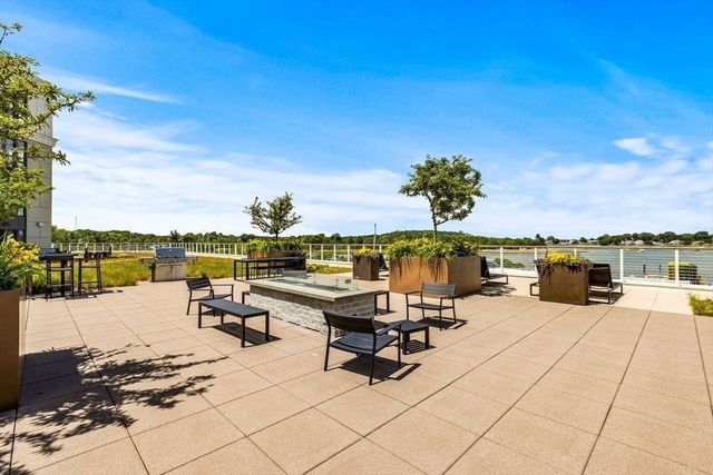 10 Shipyard Dr 303, Hingham, MA 02043