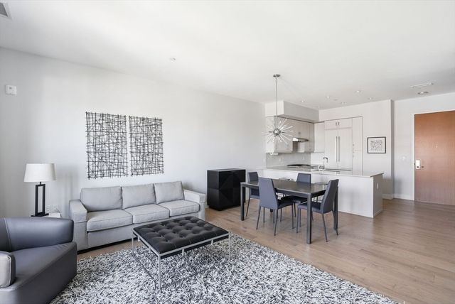 10 Shipyard Dr 303, Hingham, MA 02043
