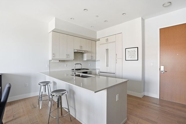 10 Shipyard Dr 303, Hingham, MA 02043