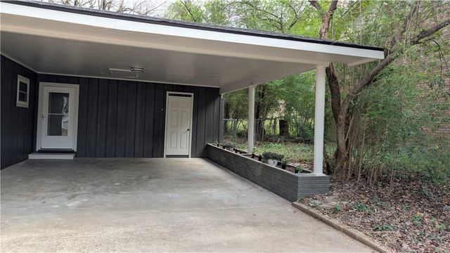 2902 N Erie Avenue, Russellville, AR 72802