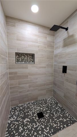 2902 N Erie Avenue, Russellville, AR 72802