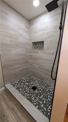 2902 N Erie Avenue, Russellville, AR 72802