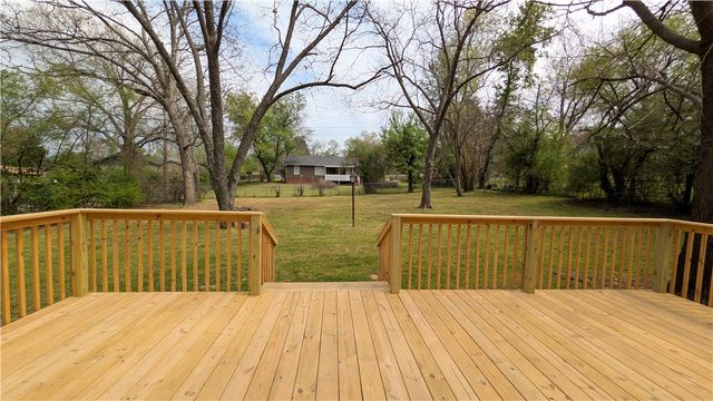 2902 N Erie Avenue, Russellville, AR 72802